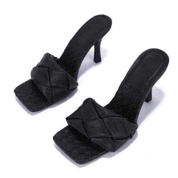 !! EXCLUSIVE !! Square Toe Braided Mule in Black - Picture 2 of 12